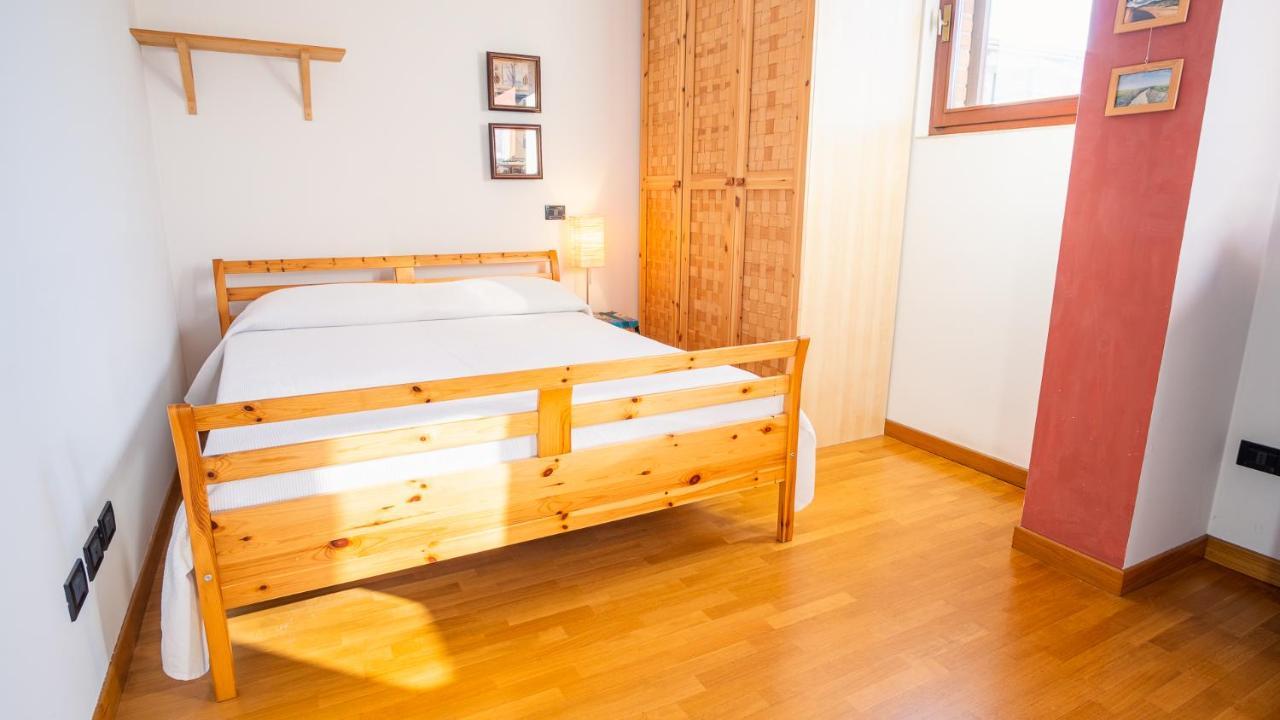 סירמיונה The Zodiac Apartment - Italian Homing מראה חיצוני תמונה